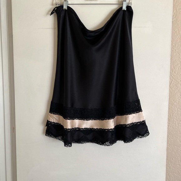 Victoria’s Secret satin slip skirt, size M - Picture 3 of 3
